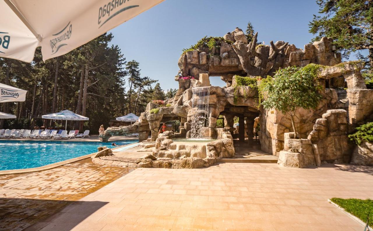 Spa Hotel Dvoretsa Welingrad Zewnętrze zdjęcie The resort's swimming pool