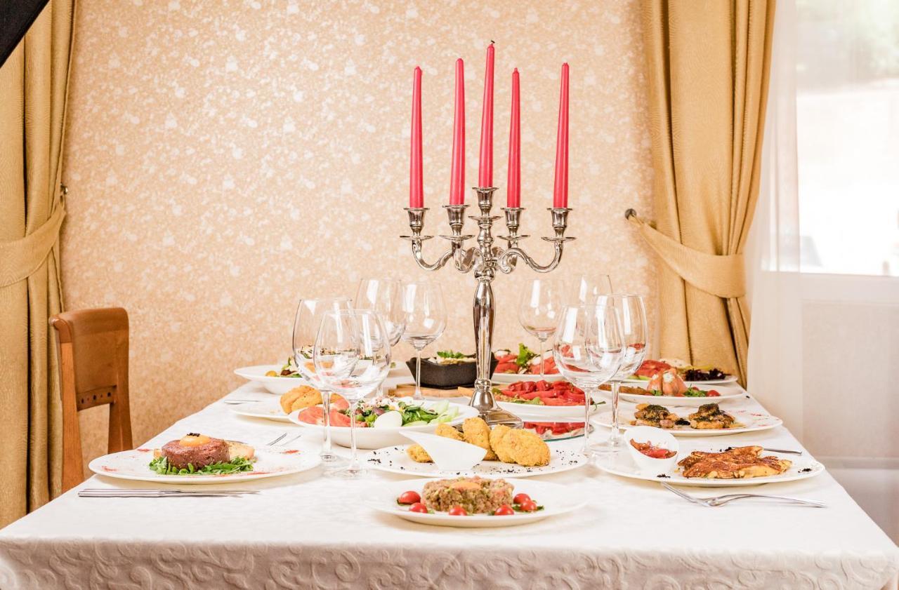 Spa Hotel Dvoretsa Welingrad Zewnętrze zdjęcie A table set for a Seder meal