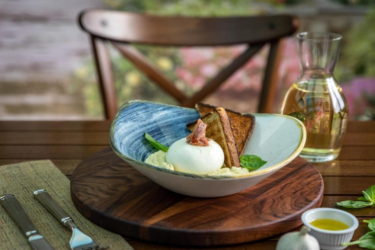 Spa Hotel Dvoretsa Welingrad Zewnętrze zdjęcie A salad with a poached egg