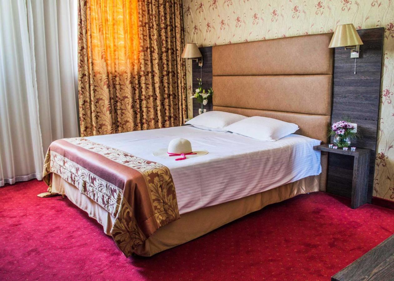 Spa Hotel Dvoretsa Welingrad Zewnętrze zdjęcie A bedroom in a hotel