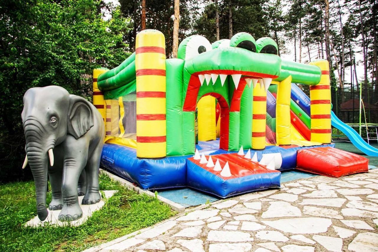 Spa Hotel Dvoretsa Welingrad Zewnętrze zdjęcie Inflatable playground