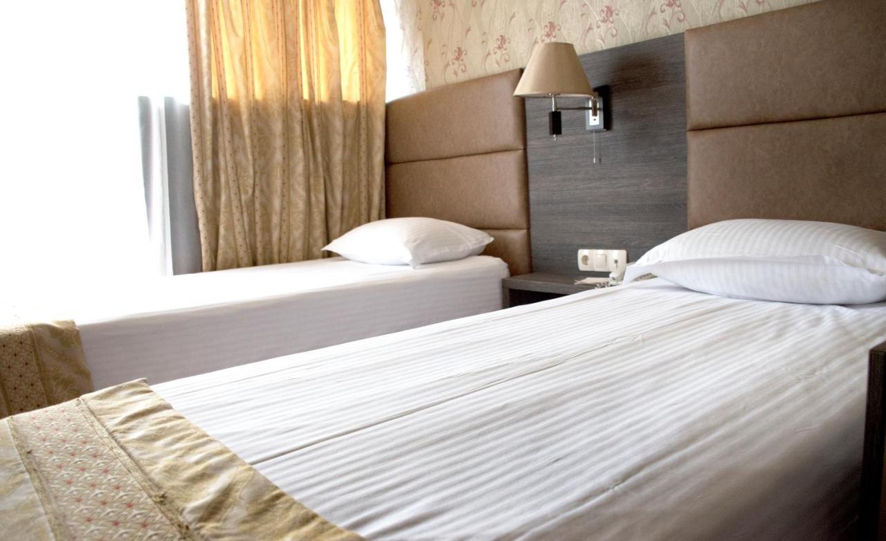 Spa Hotel Dvoretsa Welingrad Zewnętrze zdjęcie A room at the hotel
